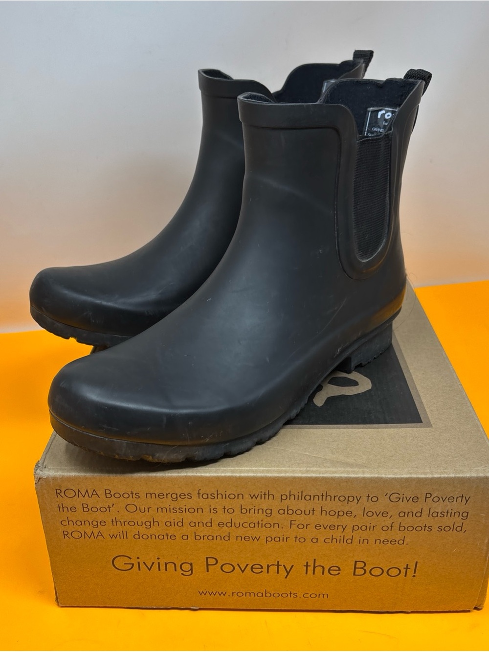 Sz 9 Roma Black Women's Chelsea Rain Ankle Boots used need cleaning 🧽 - Picture 10 of 17